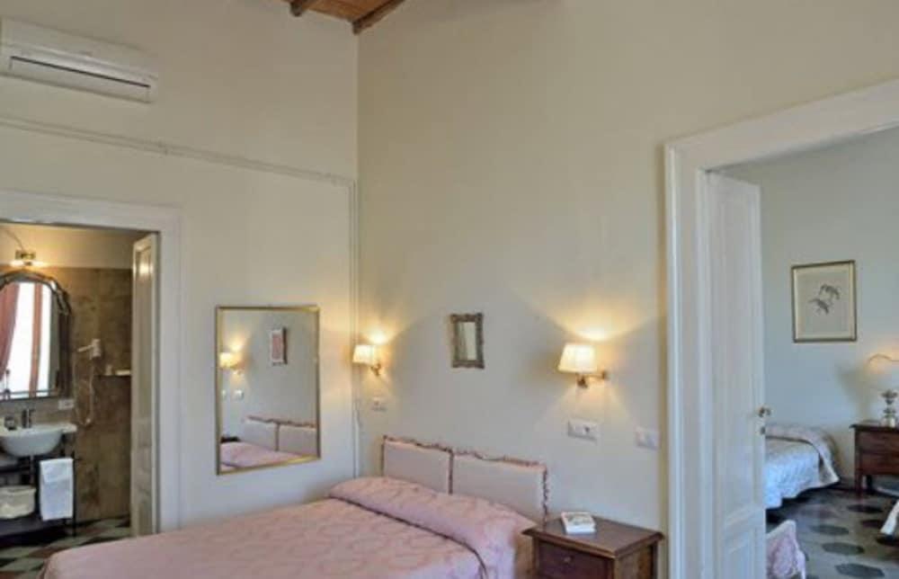 Le Clarisse Pantheon Hotel