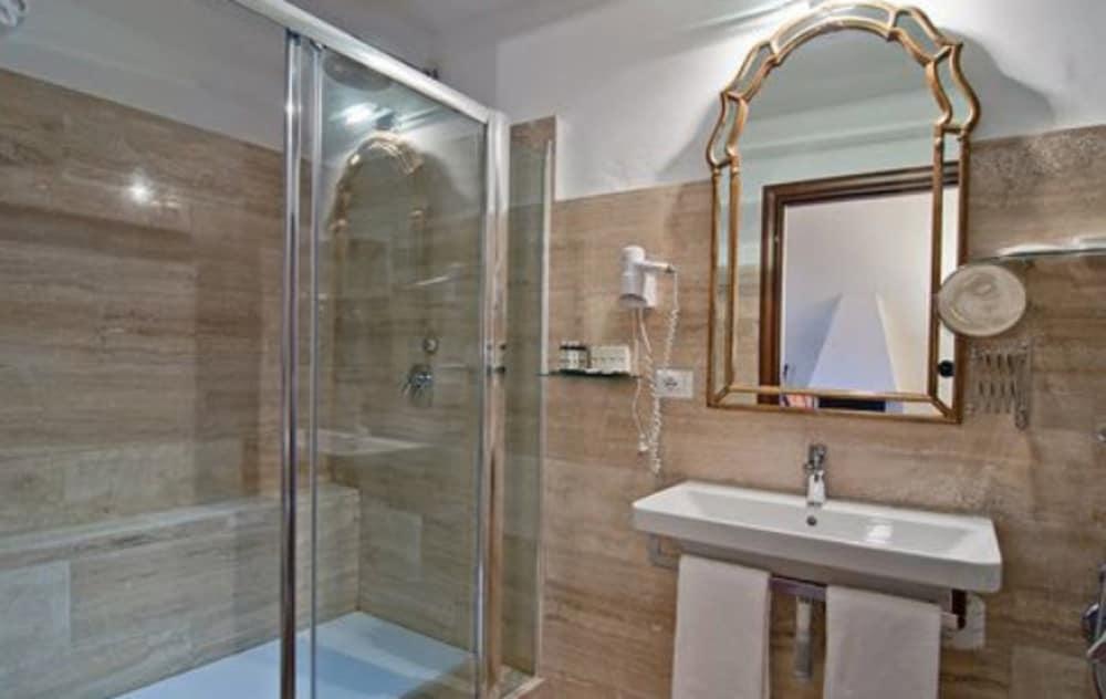 Le Clarisse Pantheon Hotel