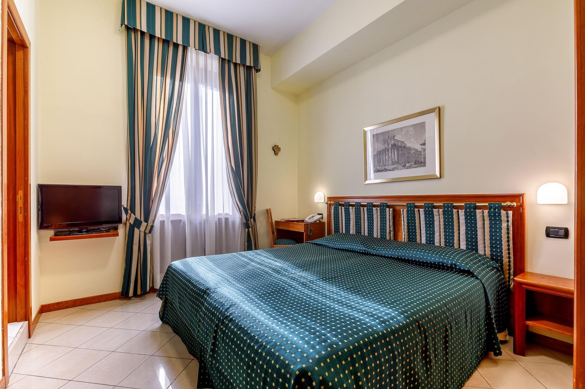 Residenza Paolo Vi Hotel 4*