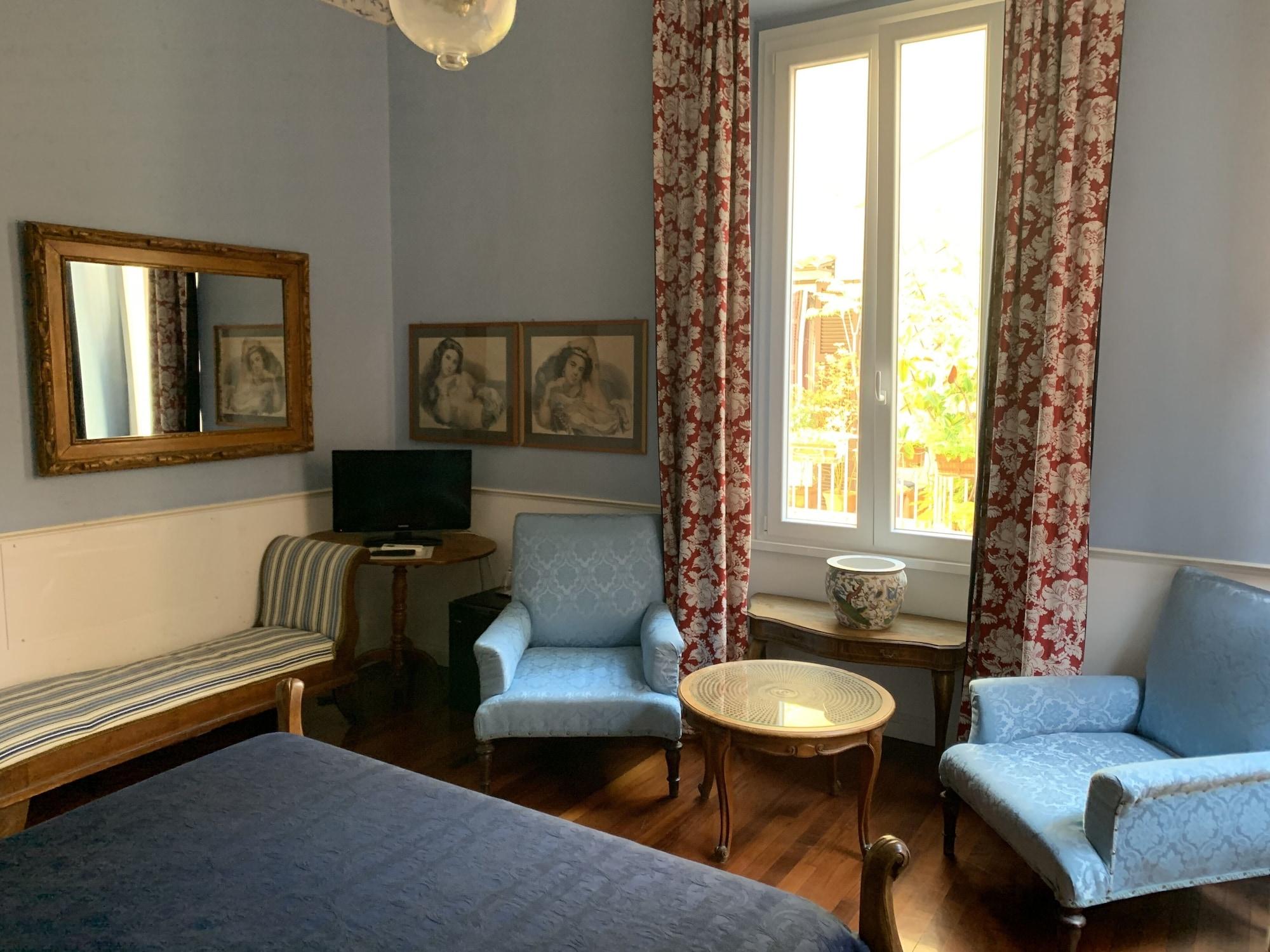 Relais Teatro Argentina Bed & Breakfast