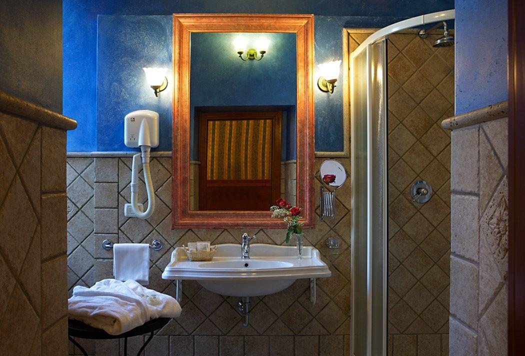 Golden Hotel