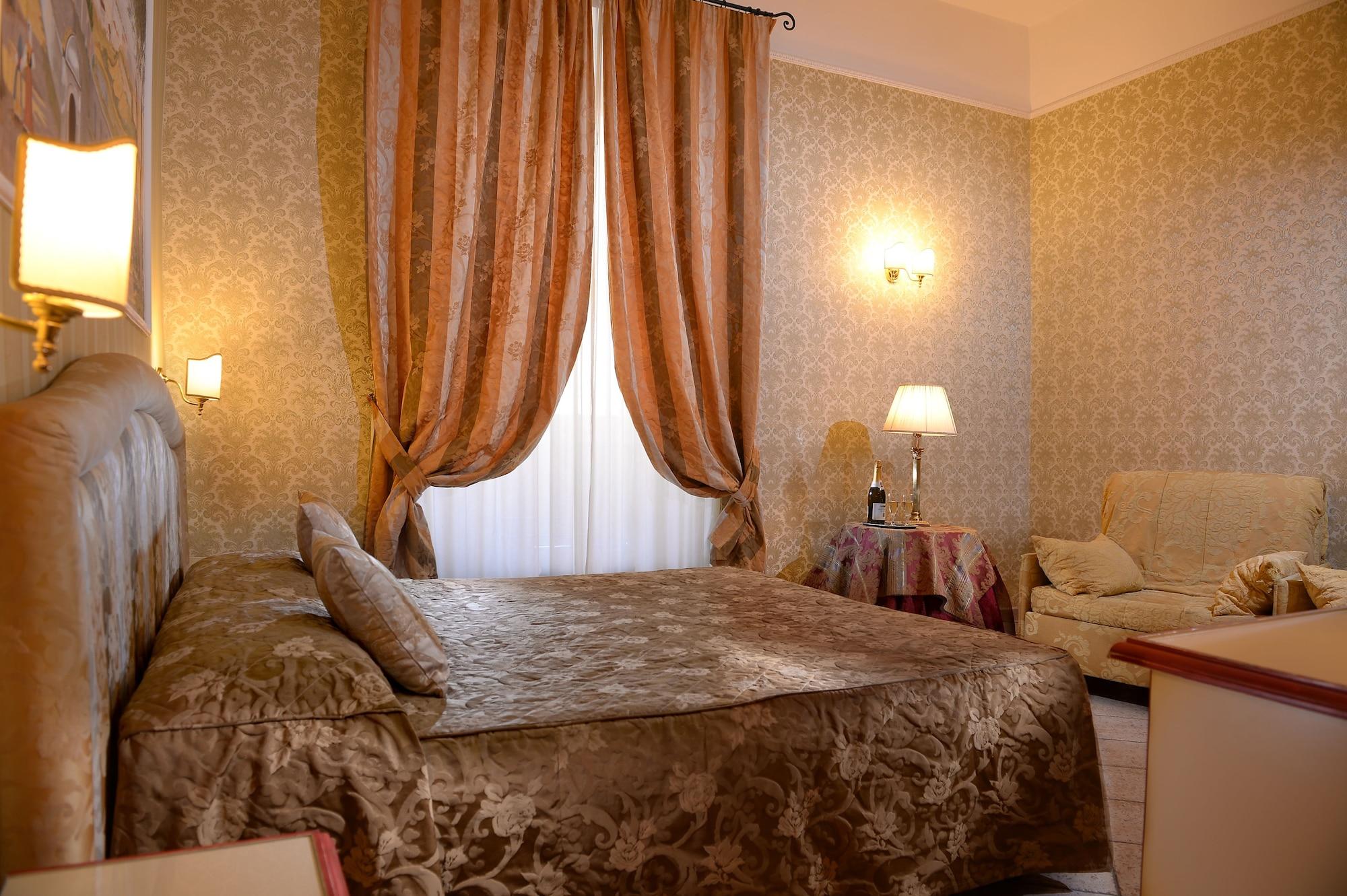 Hotel Golden 2*