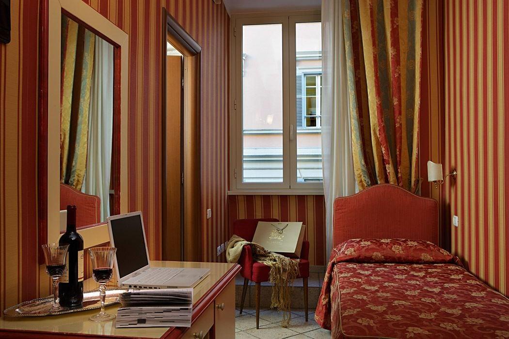 Golden Hotel 2*