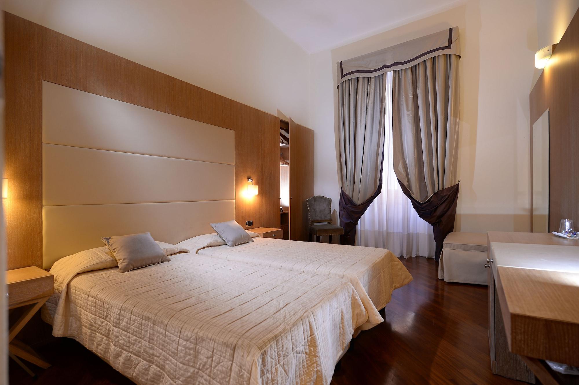 Golden Hotel 2*