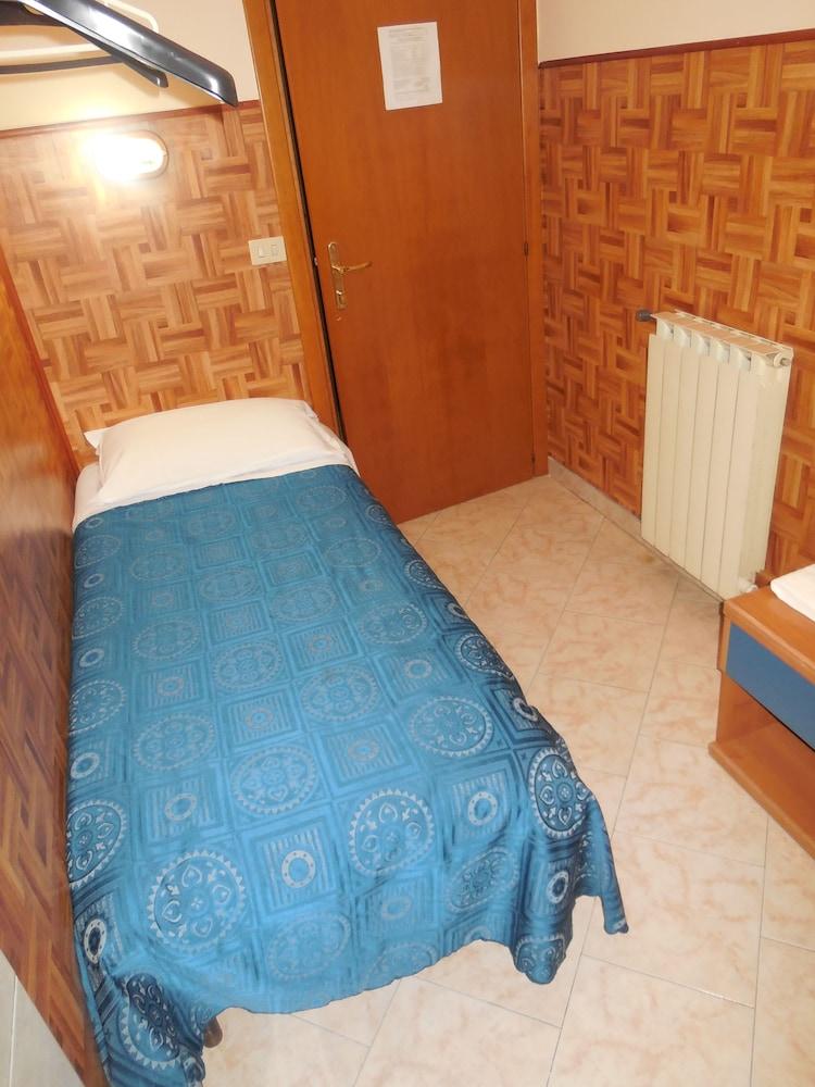 Cressy Hotel *