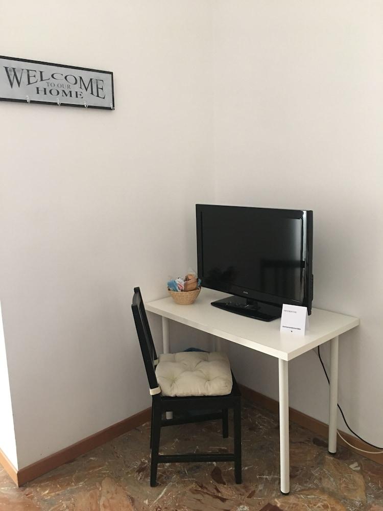 Damiani & Sister Guesthouse Bed & Breakfast 2*