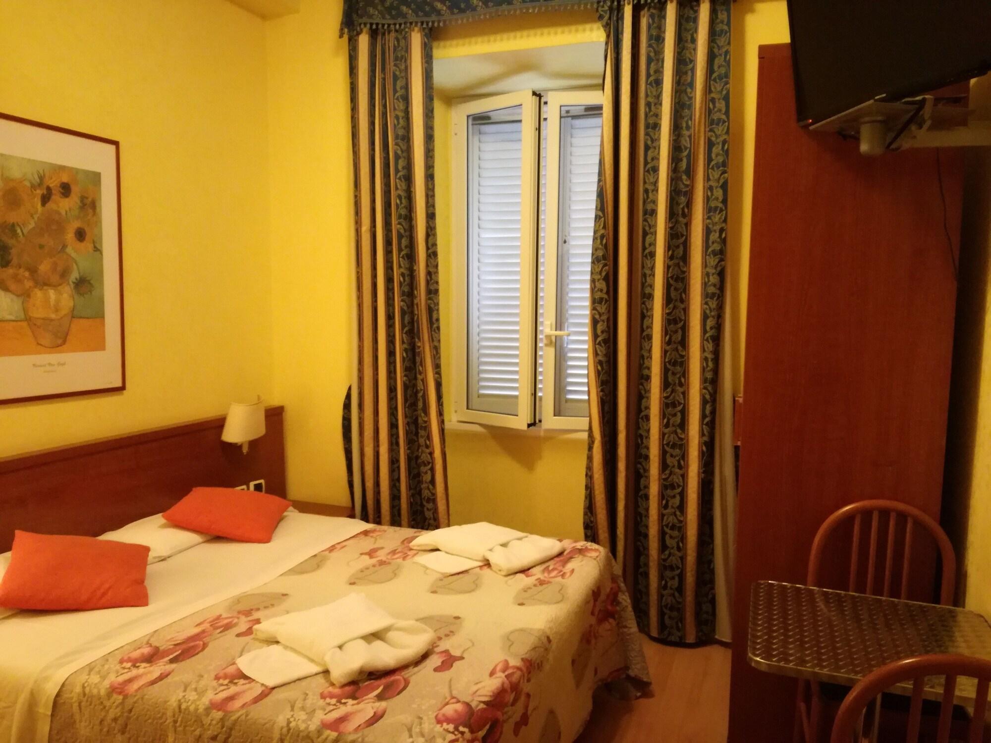 La Casa Dell'arte Guest house 2*