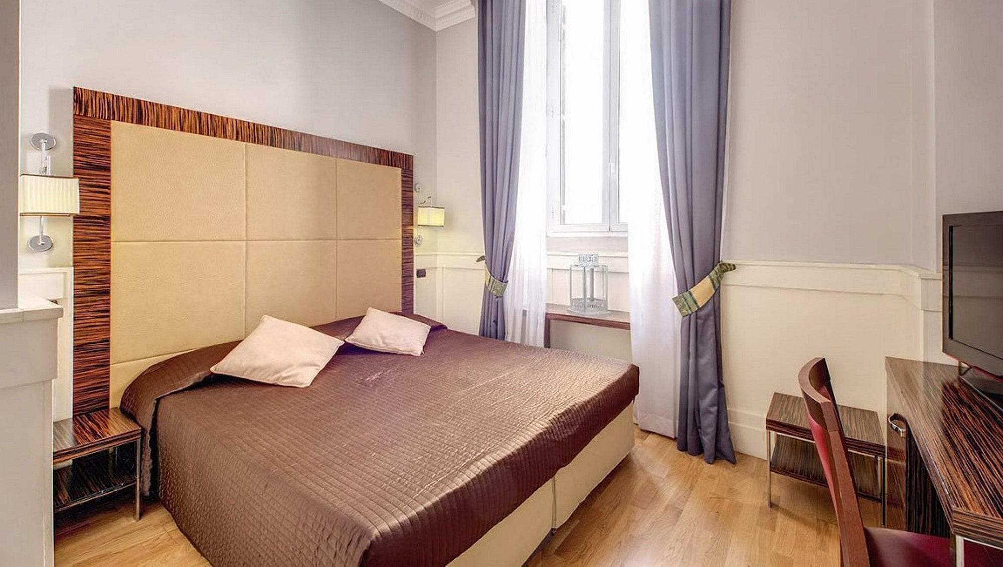 939 Hotel 3*