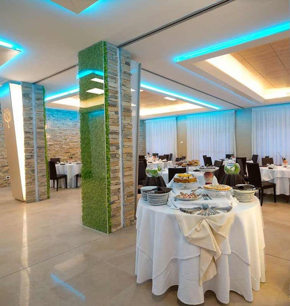 Ele Green Park Pamphili Hotel 4*