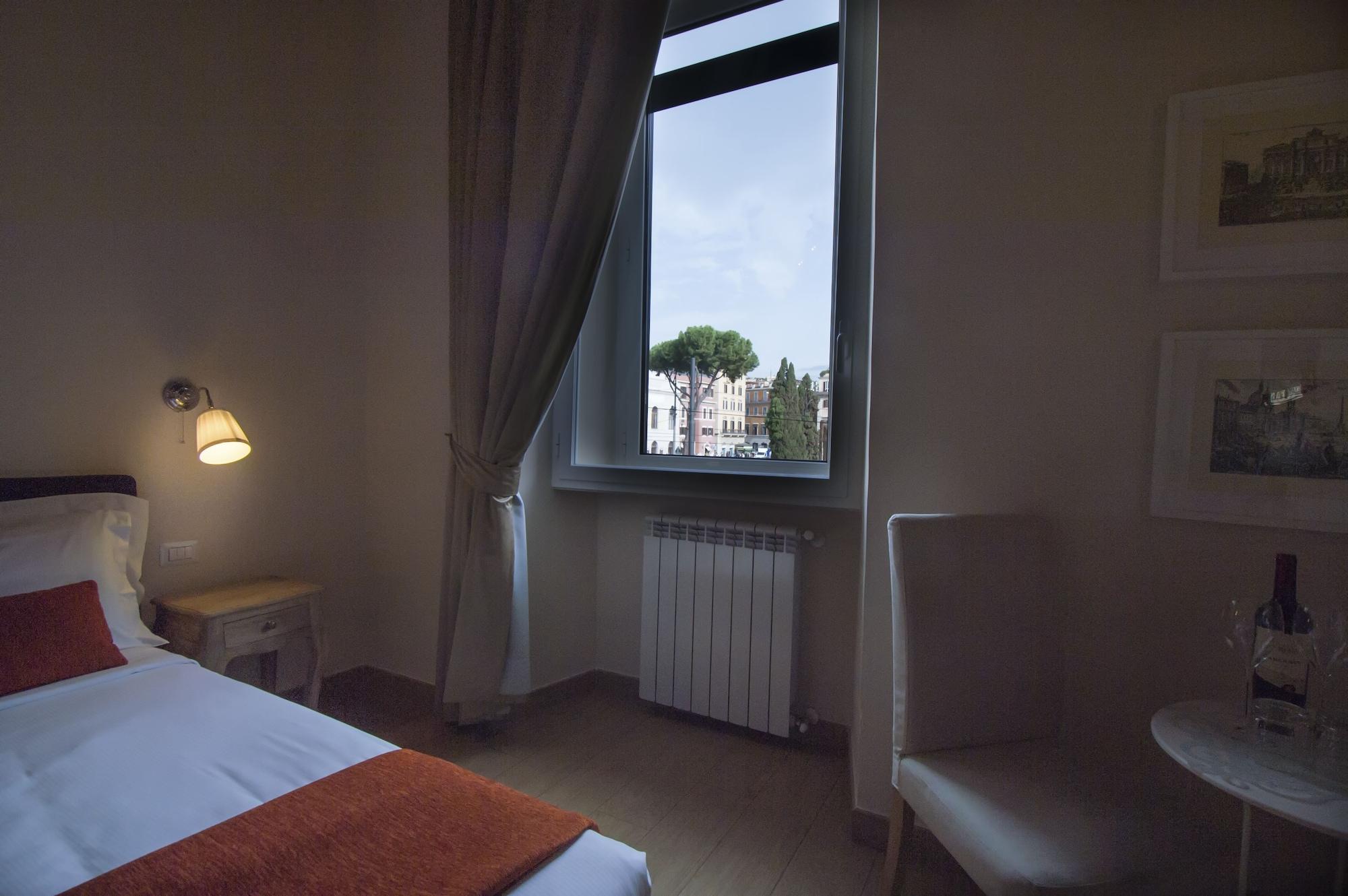 Little Queen Bed & Breakfast Rome
