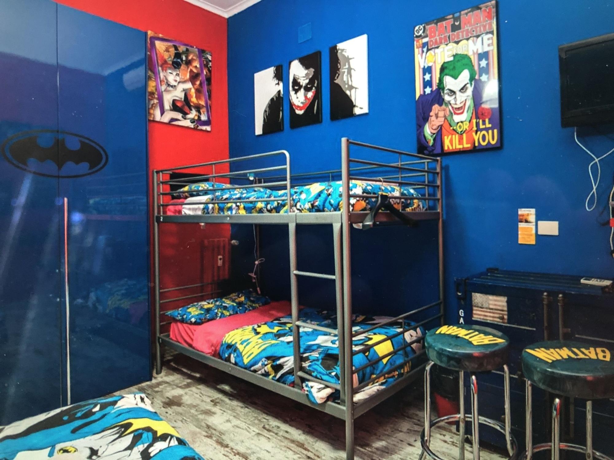 Casa de hóspedes Comics 2*