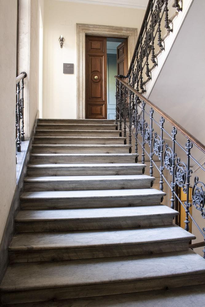 Affittacamere Le Quattro Dame Luxury 3*