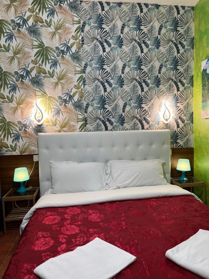 2 Guest house *