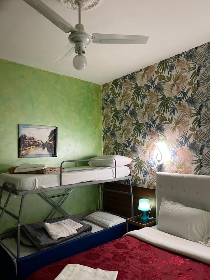 2 Guest house *
