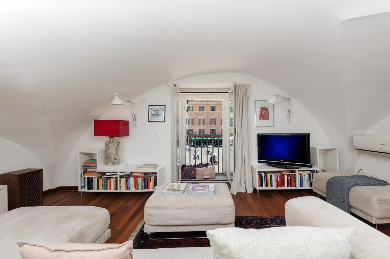 New! Amazing Piazza Navona View Apartment