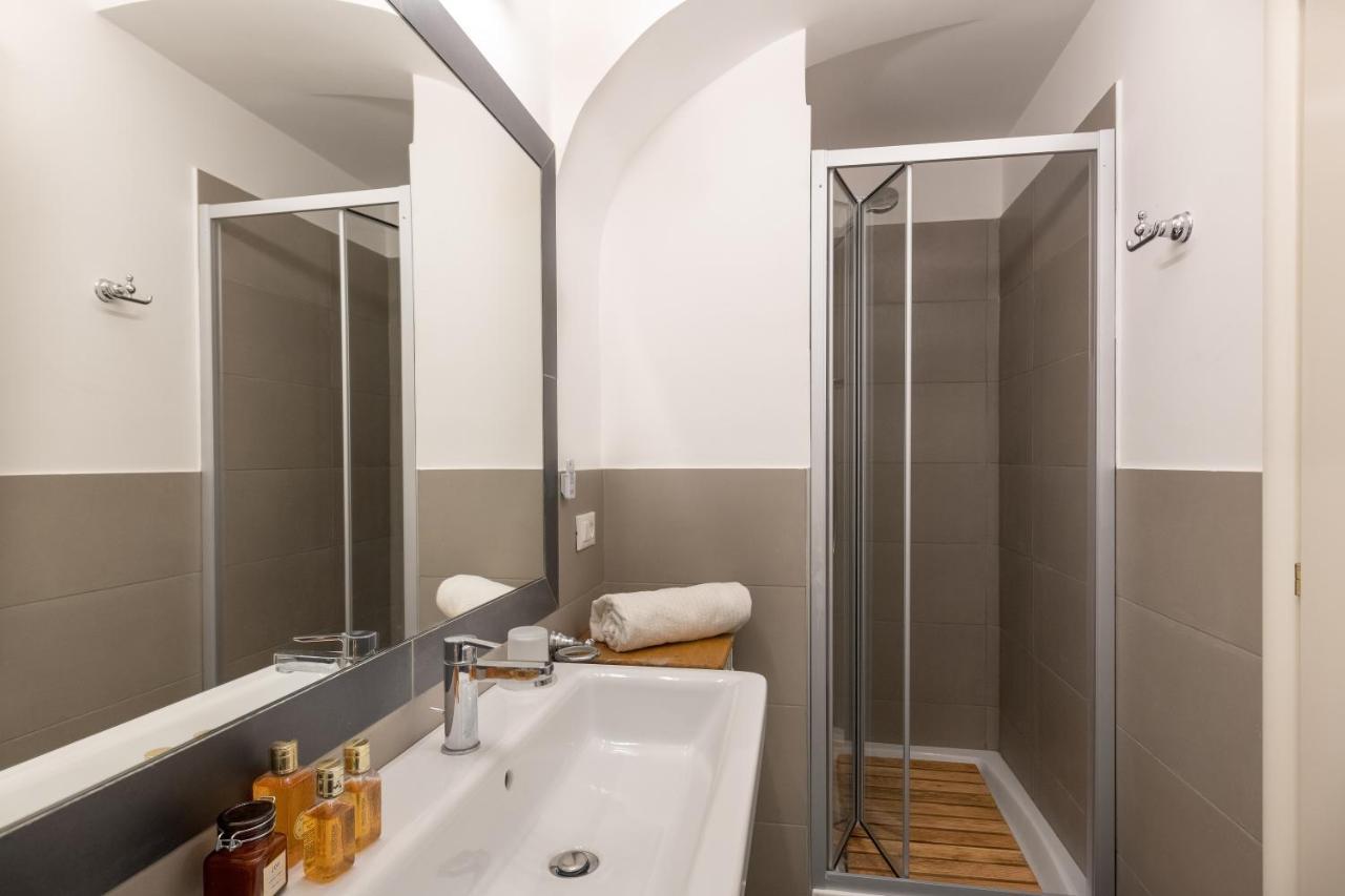 New! Amazing Piazza Navona View Apartment Rome