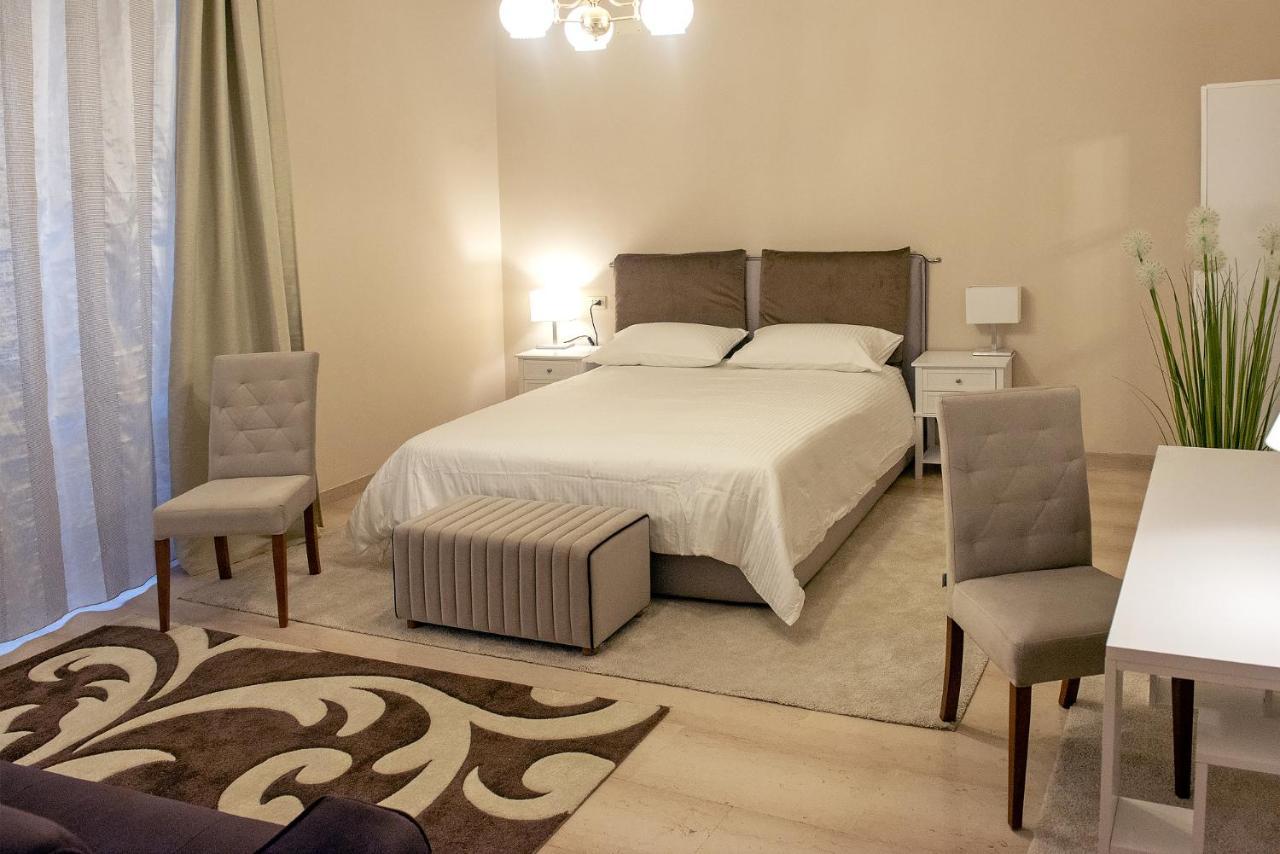Apartment Romeo, Nel Cuore Di *