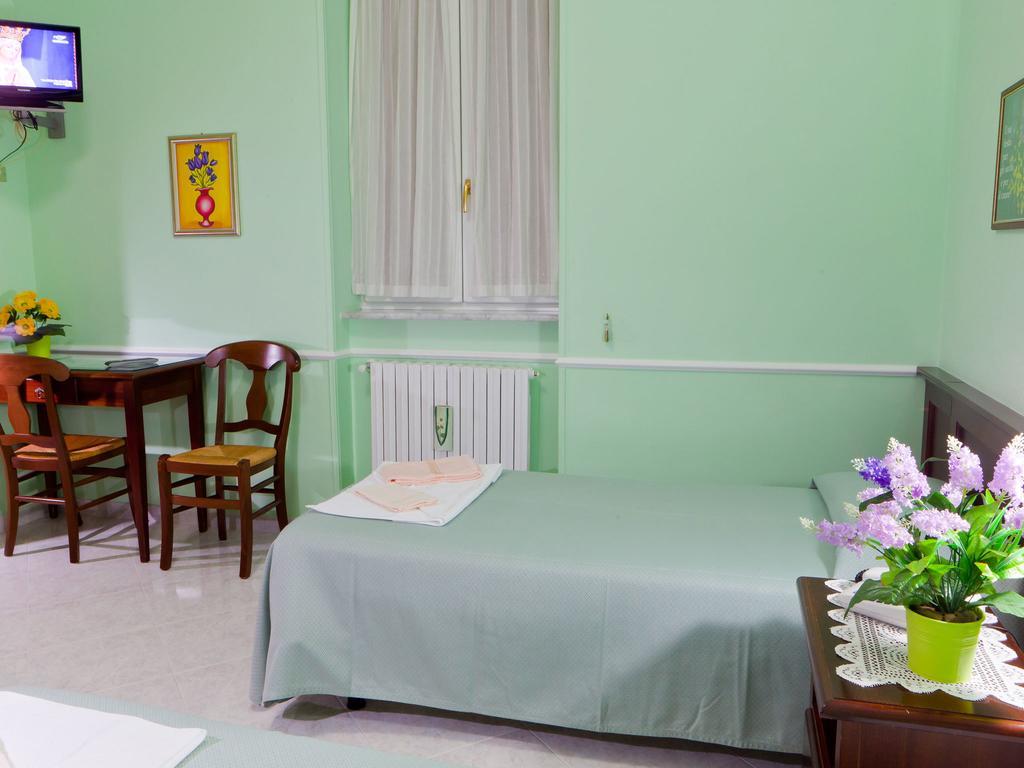Maria Cristina Brando Couette-café Rome