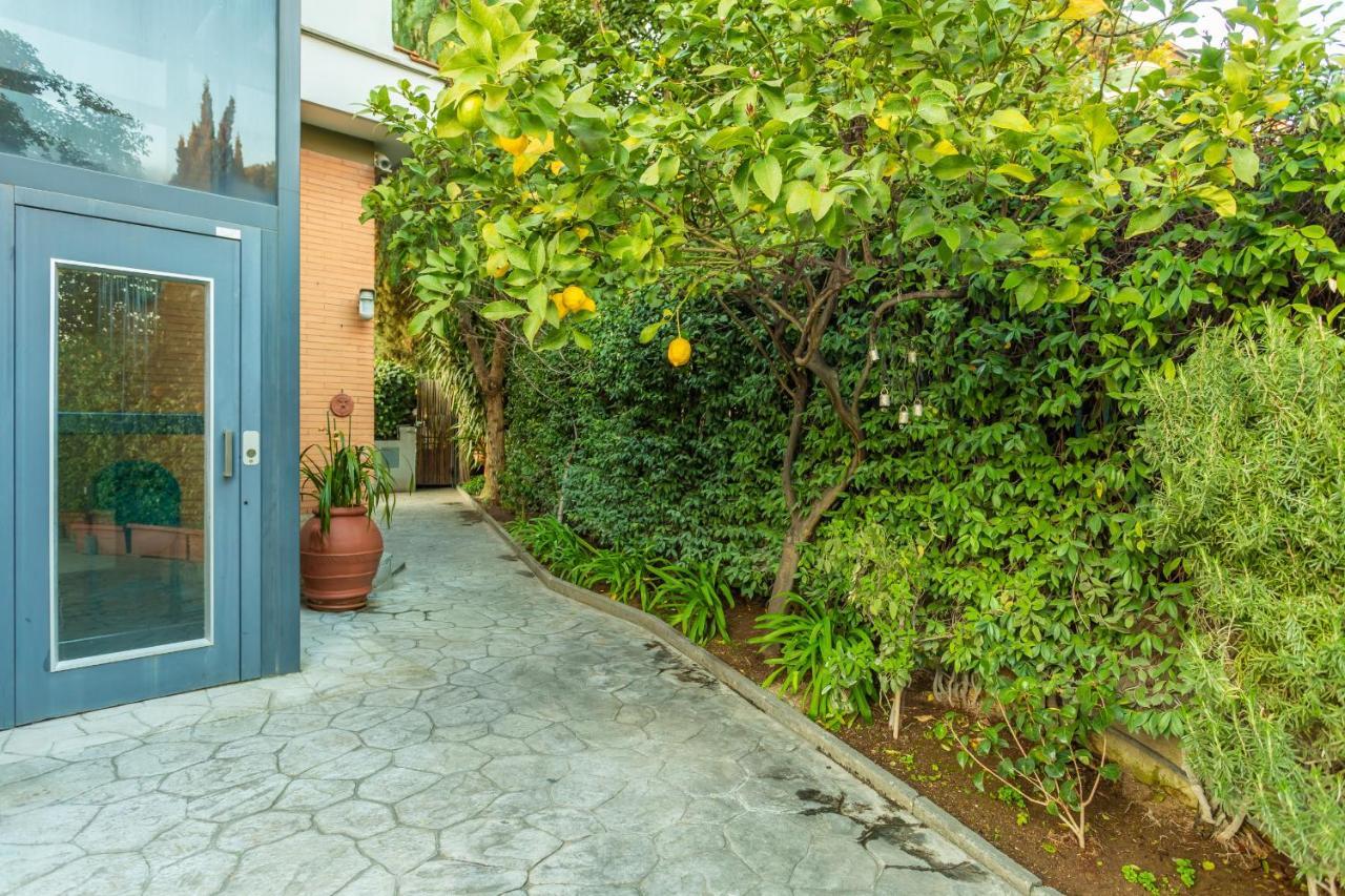 St Peter's Spacious 4 Bdr With Private Parking