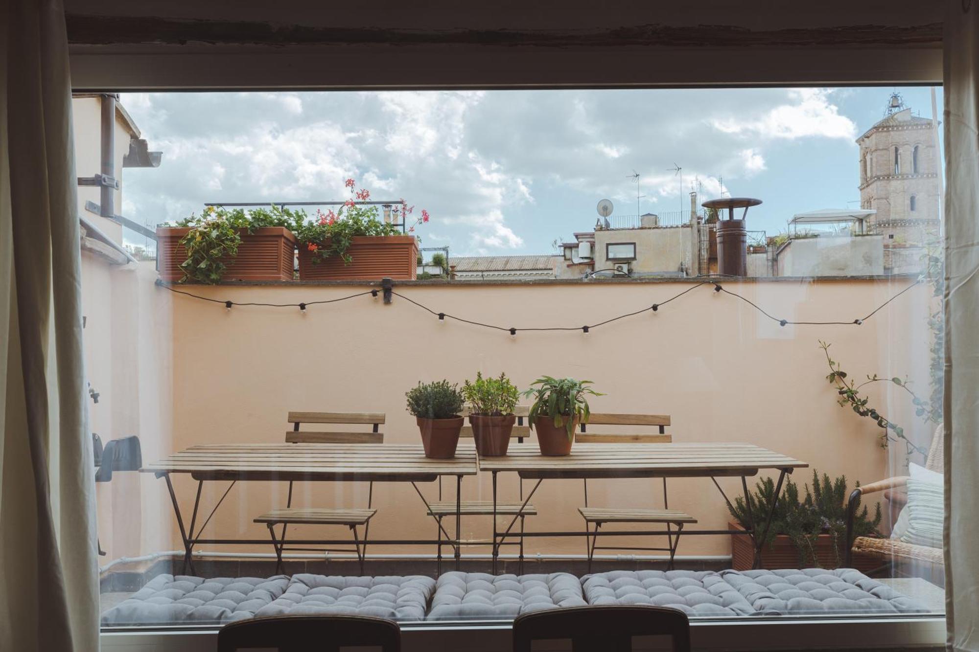 Amazing Penthouse With Terrace And Rooftop In Trastevere Apartment