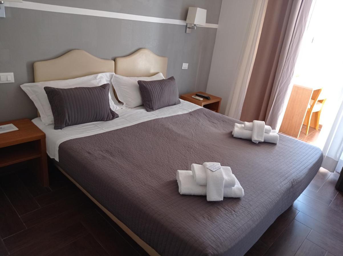 Hotel Travellers Rome