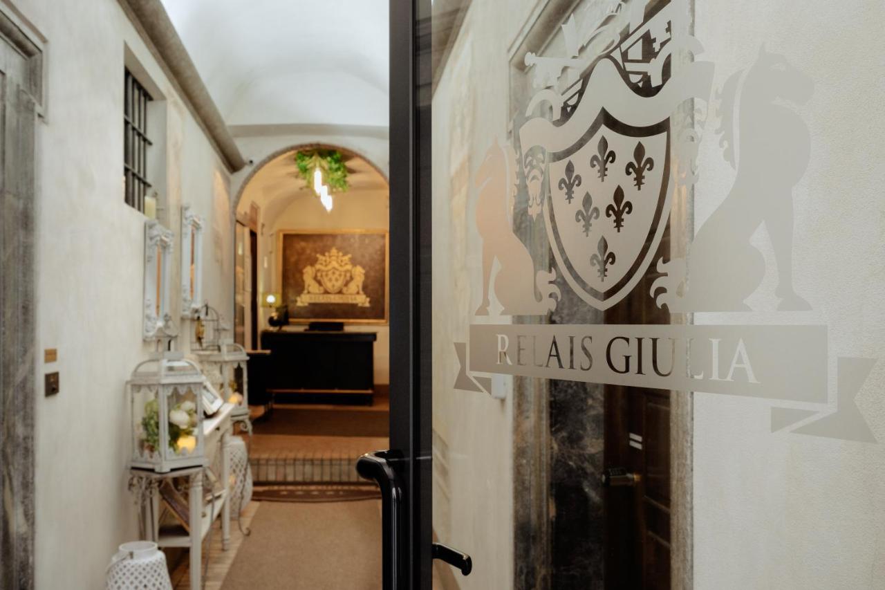 Relais Giulia Couette-café 2*