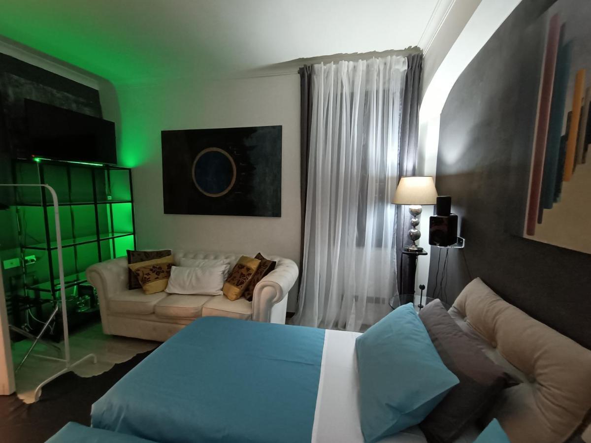 Spanish Steps Bedroom Rome