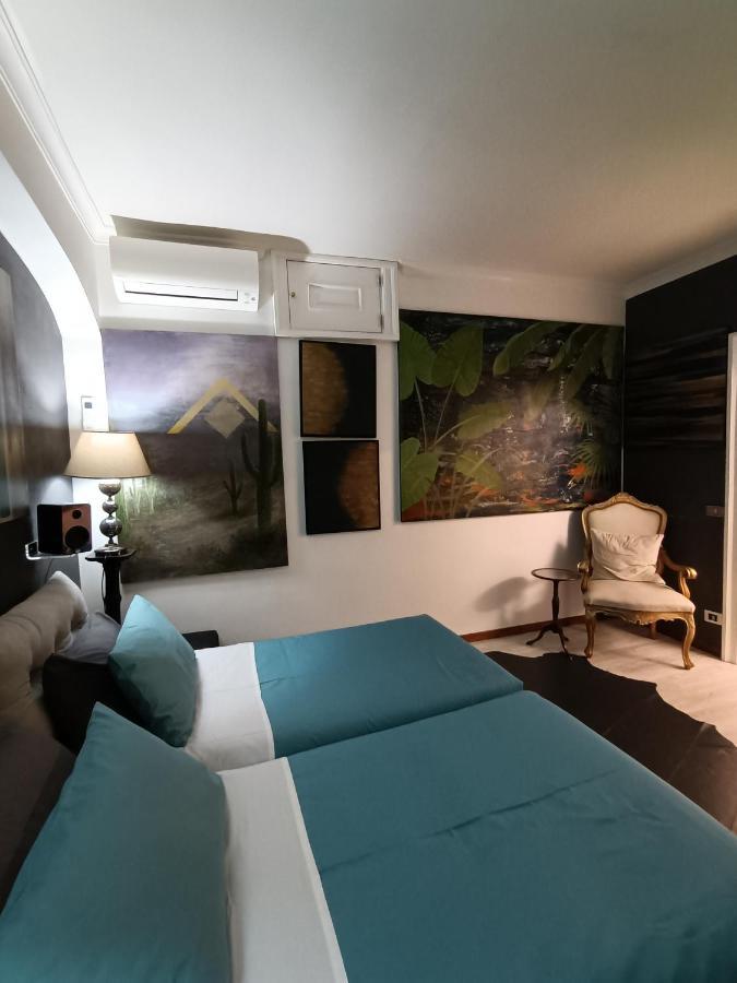 Spanish Steps Bedroom * Rome