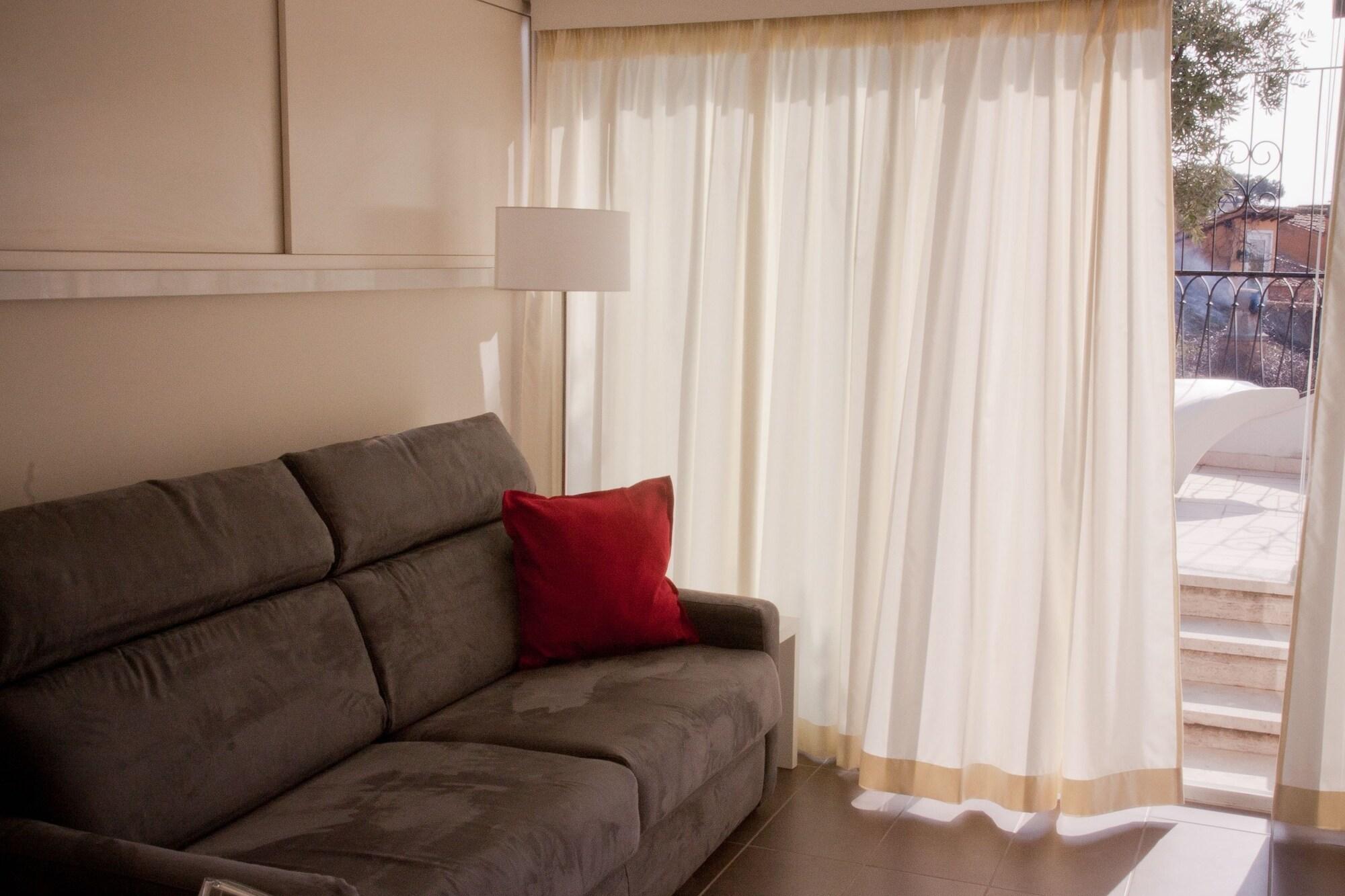 Trevi Aparthotel 2*