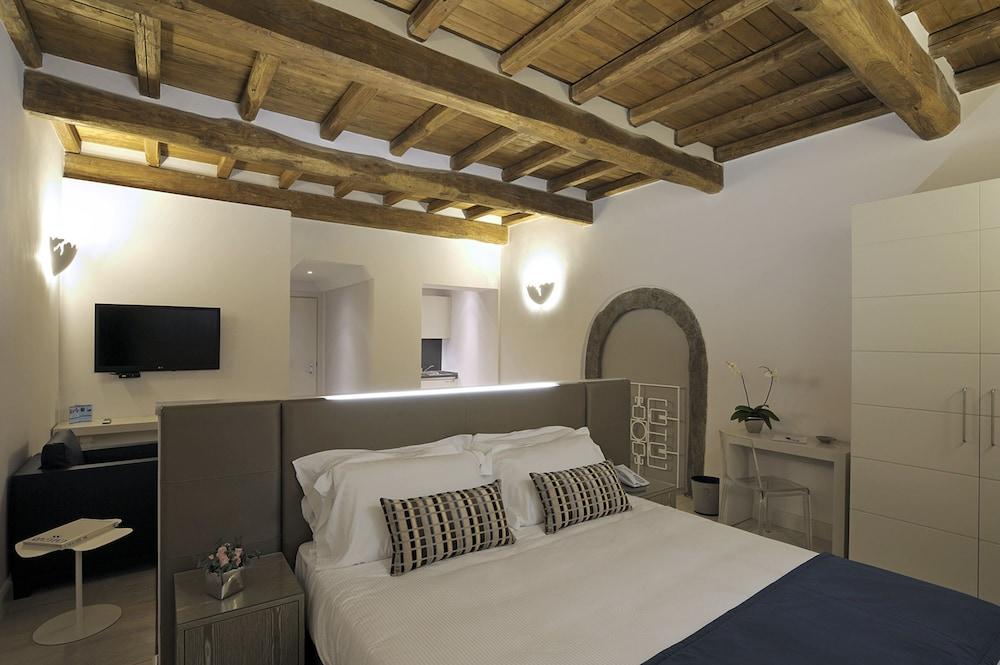 Hotel Trevi Palace Luxury Rome