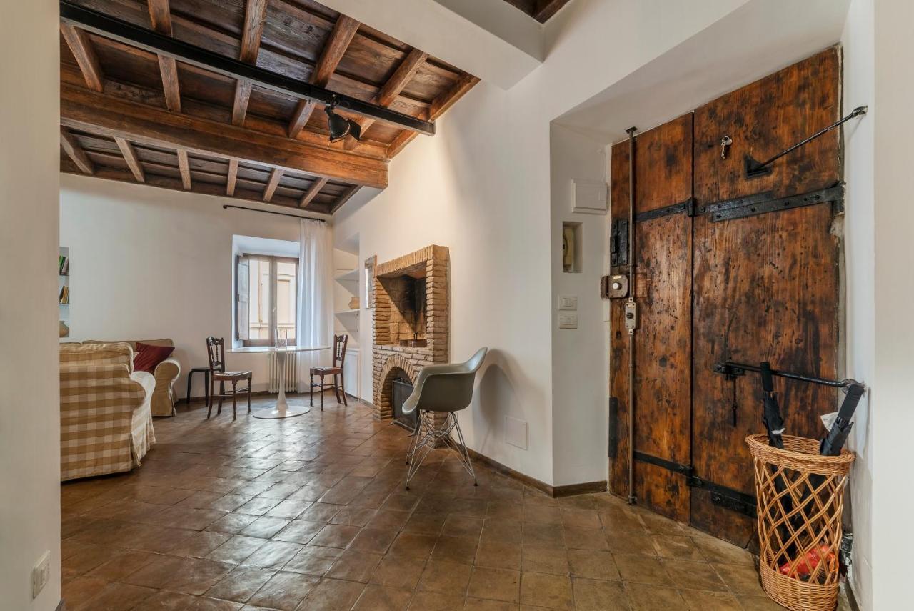 Colosseo & Fori Imperiali Wooden Flat Apartment Rome