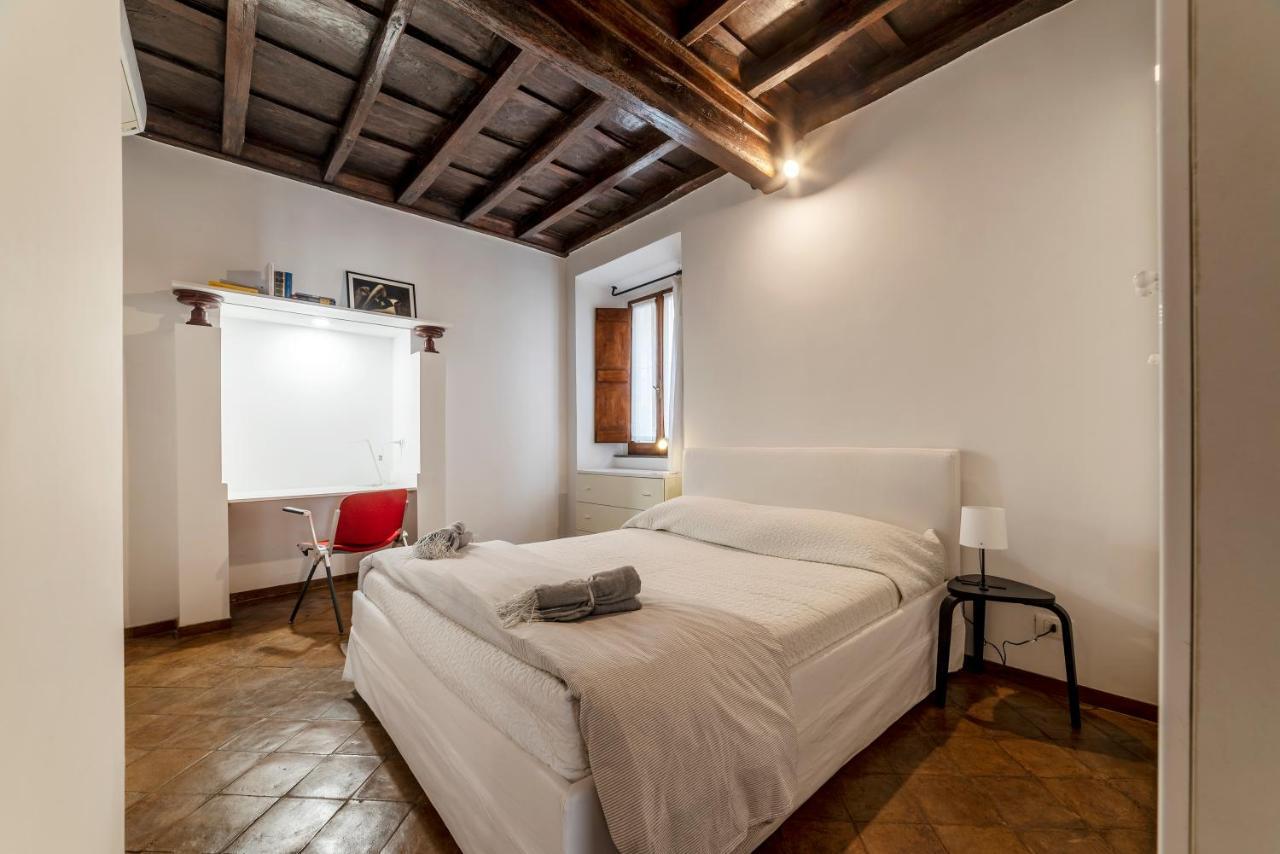 Colosseo & Fori Imperiali Wooden Flat Apartment Rome
