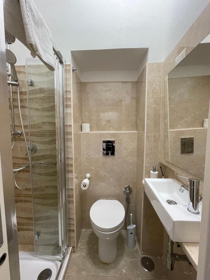 Apartment Domus Enea - Colosseo Termini