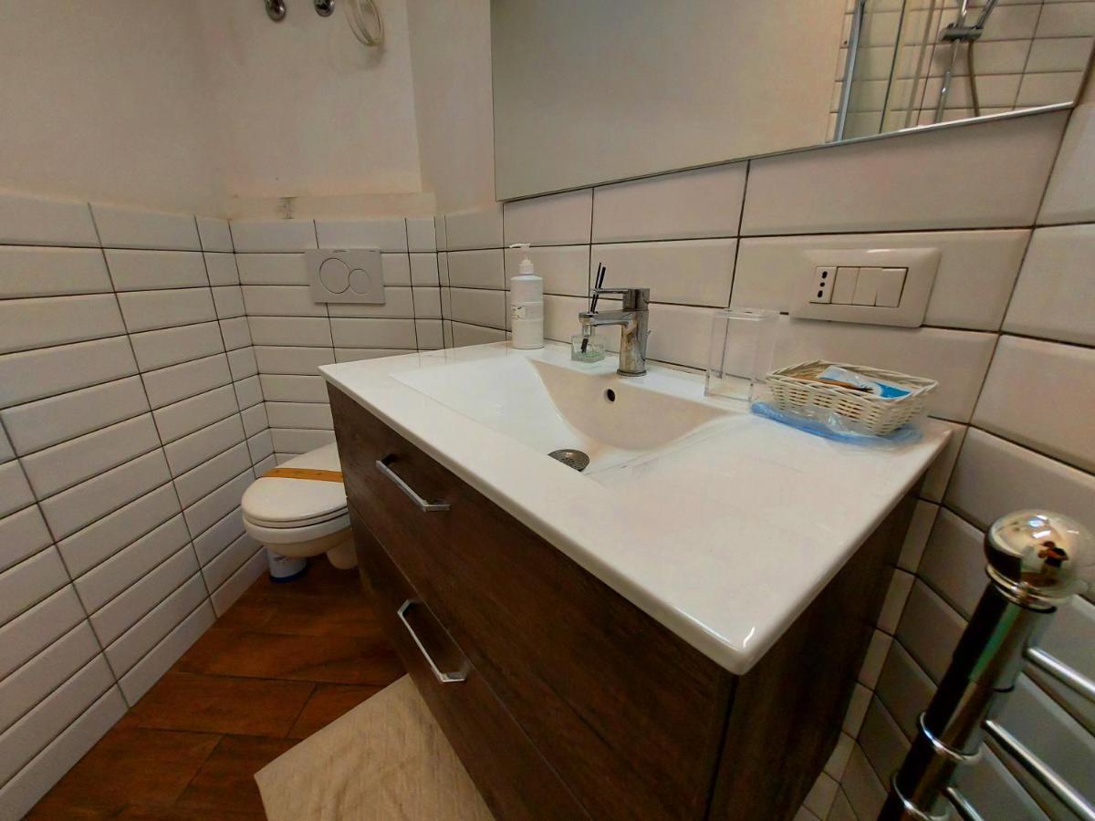 Free Breakfast - Big In The Heart Of Apartment *