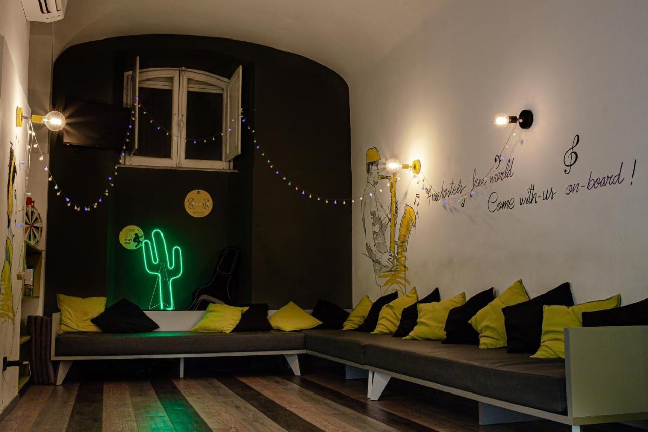 Free Hostel *