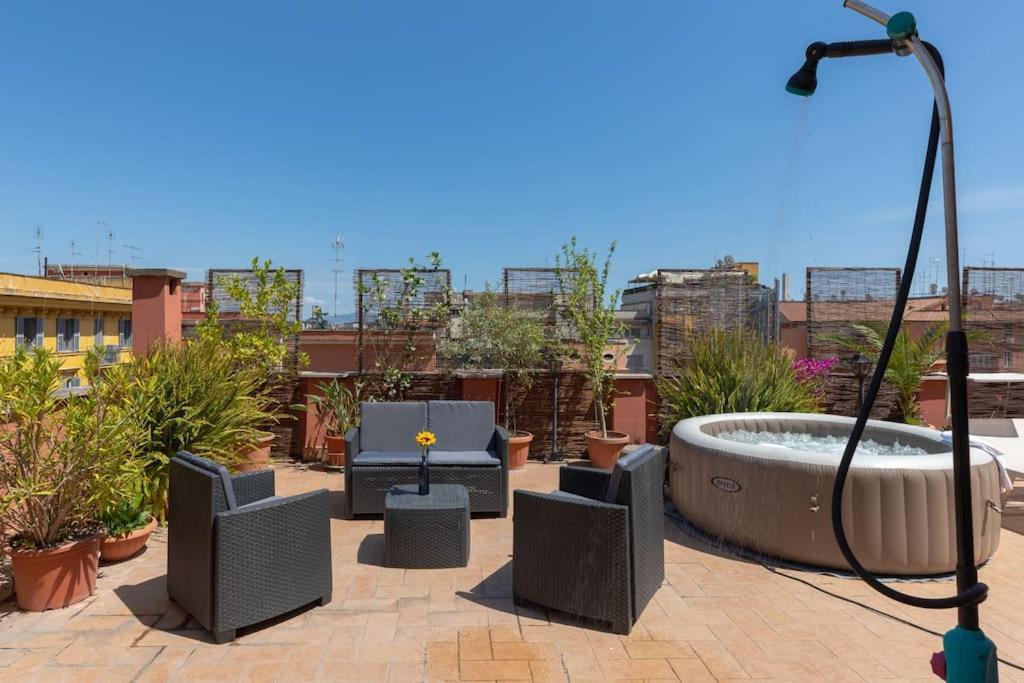 Penthouse With Jacuzzi On Private Terrace In Trastevere *