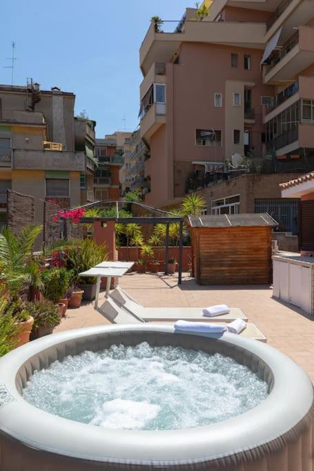 Penthouse With Jacuzzi On Private Terrace In Trastevere Rome