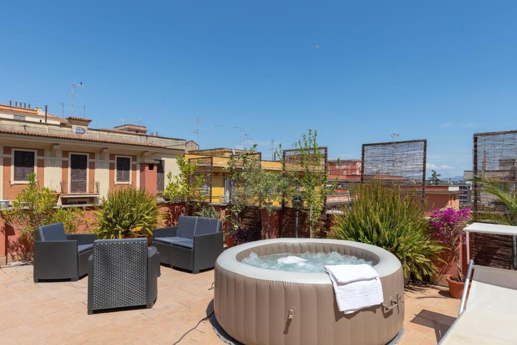 Apartment Penthouse With Jacuzzi On Private Terrace In Trastevere Rome