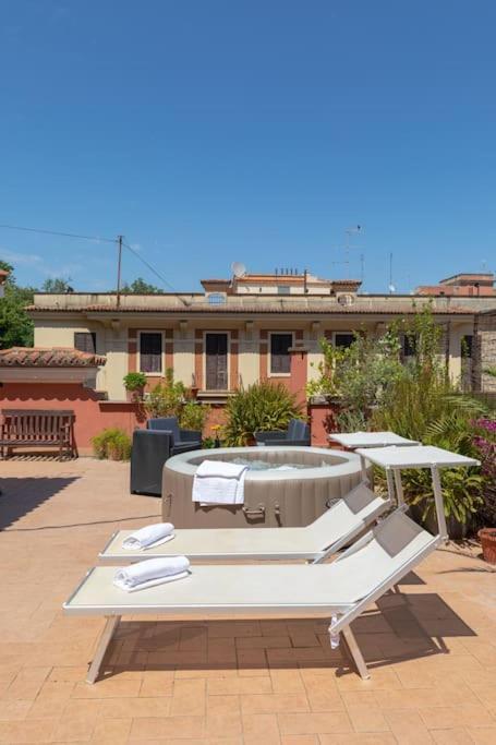 Penthouse With Jacuzzi On Private Terrace In Trastevere Apartment Rome