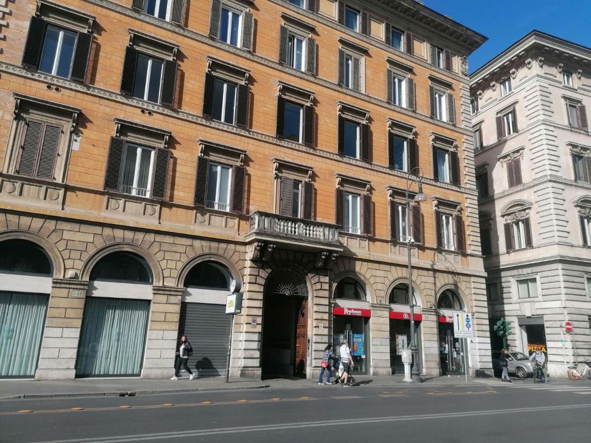 Apartment Vittorio Emanuele By Halldis Rome
