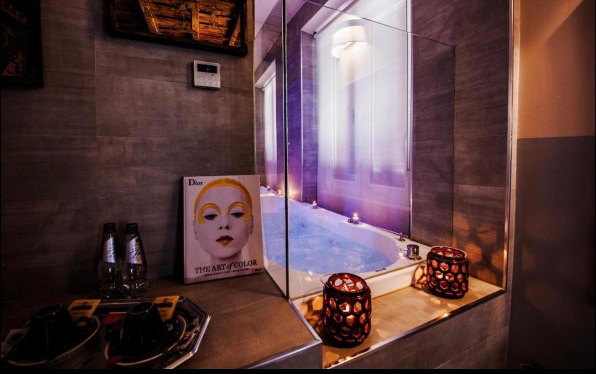 Maison d'hôtes Town House Spagna- Luxury With Jacuzzi Bath *