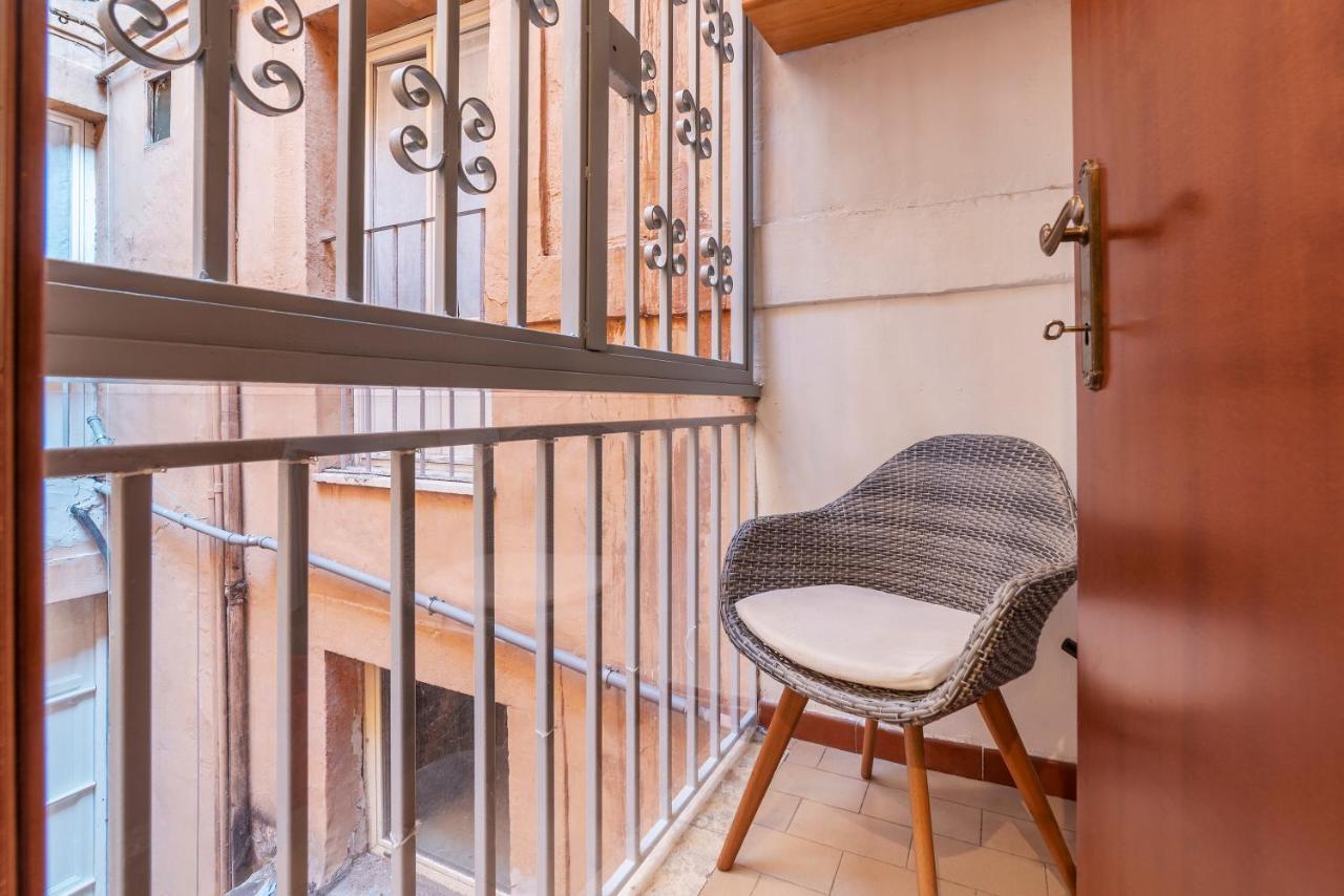 Appartamento Giubbonari 23 - Fromhometorome *