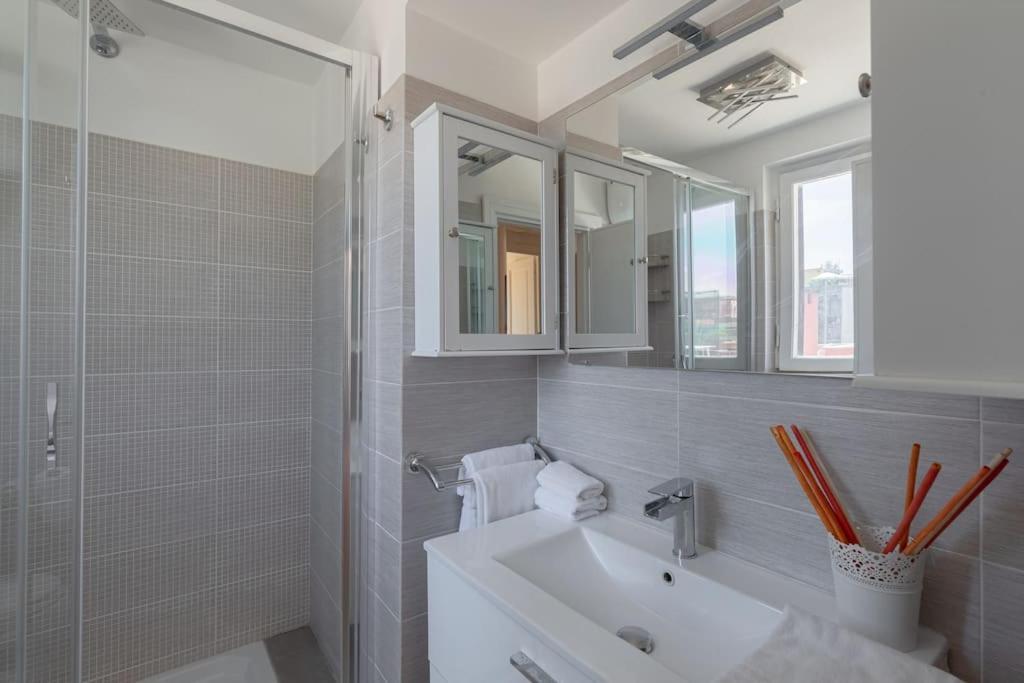 Penthouse With Jacuzzi On Private Terrace In Trastevere Apartment Rome