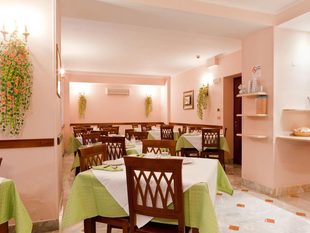 Maria Cristina Brando Couette-café Rome