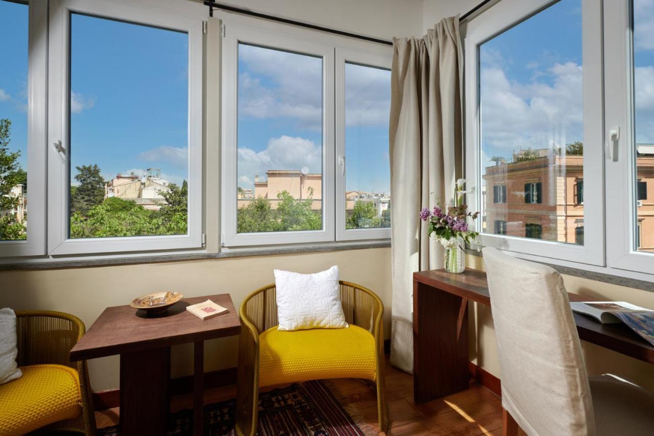 Palm Gallery Hotel