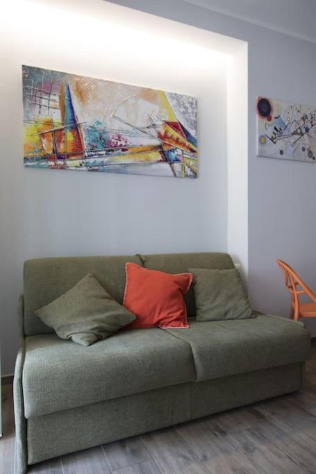 Jovialis - *