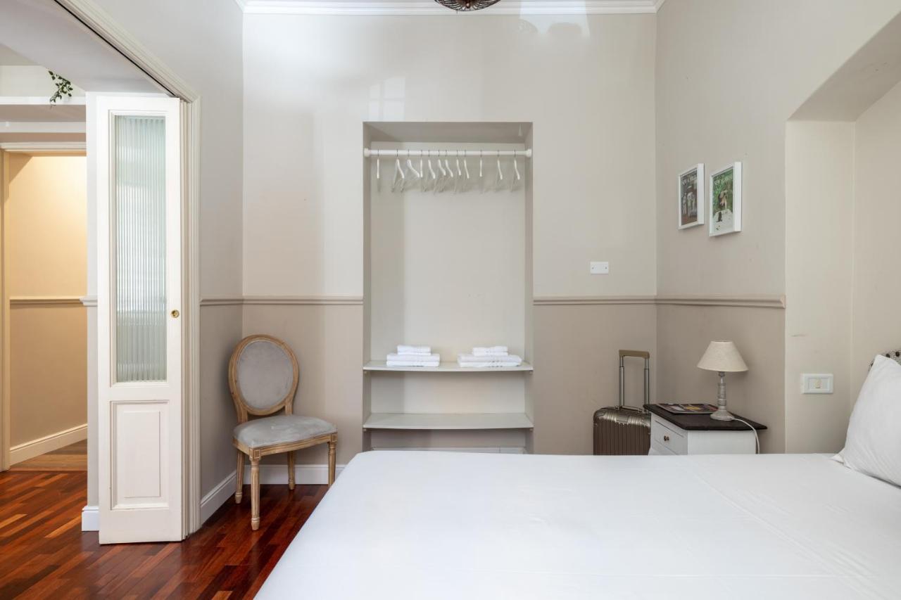 Charming With Patio A Few Steps From Colosseum Rome