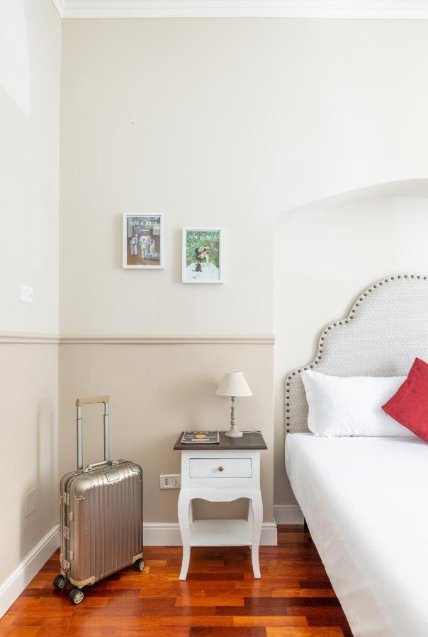 Charming With Patio A Few Steps From Colosseum Apartment