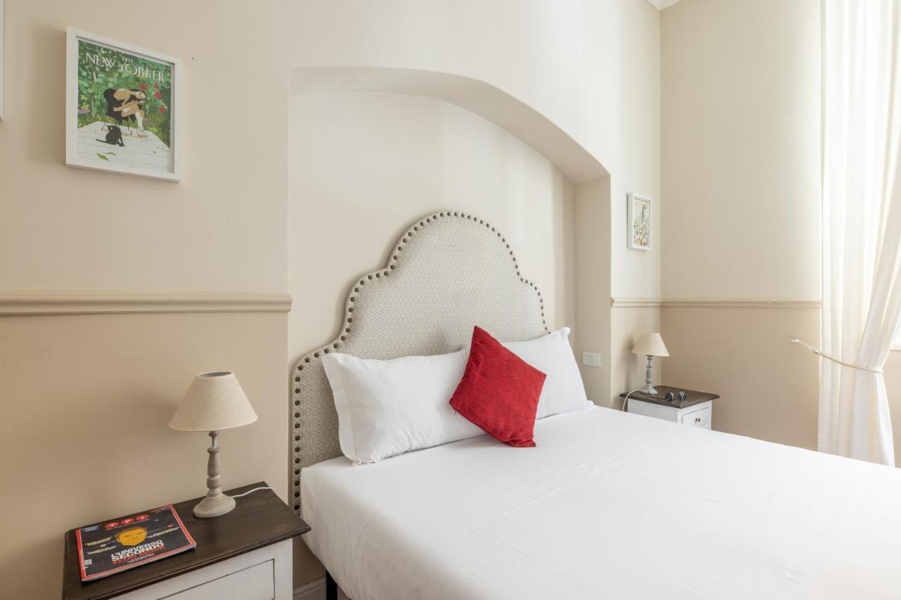 Charming With Patio A Few Steps From Colosseum Apartment *