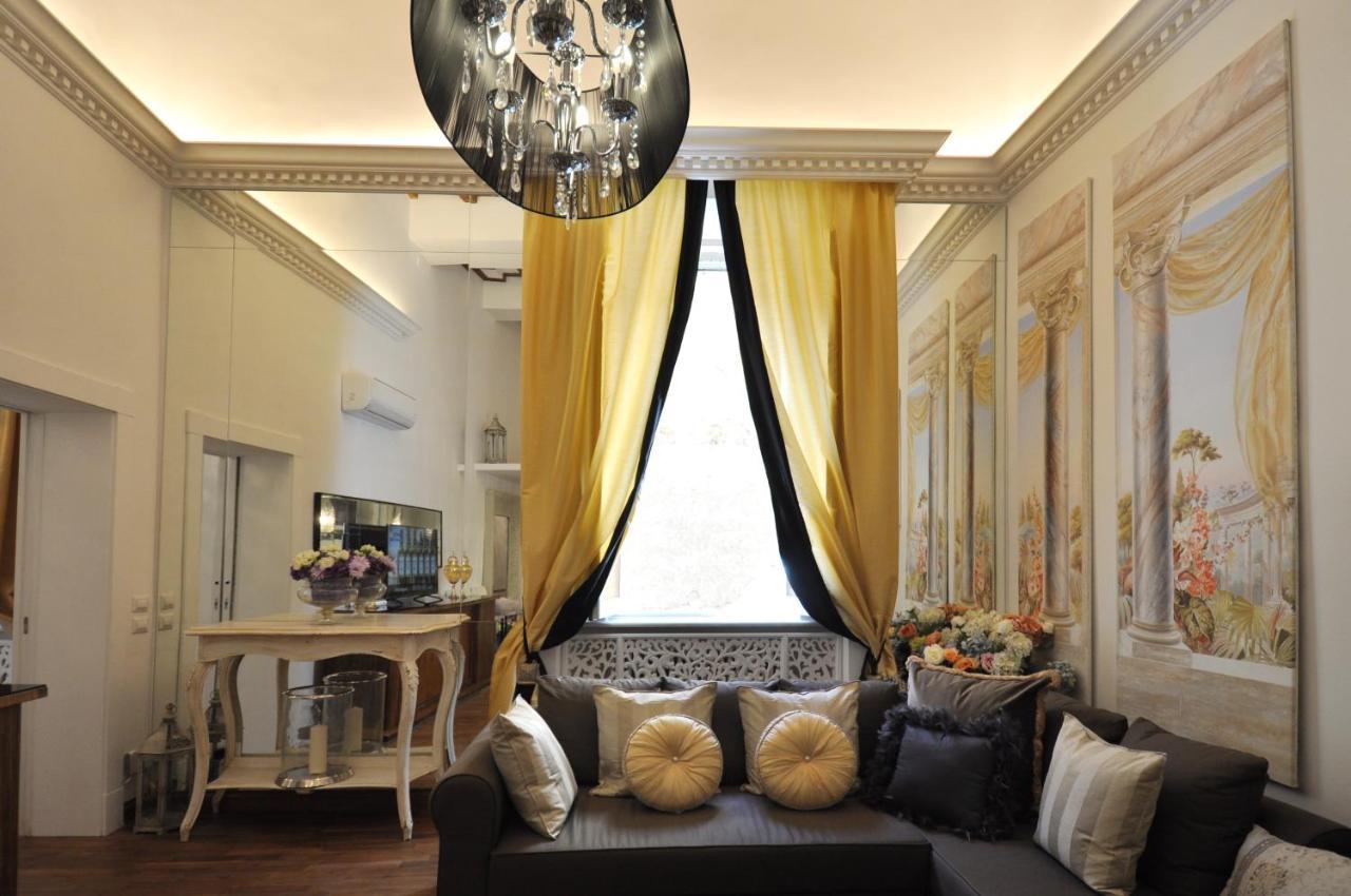The Right Place 4u Savelli Boutique *